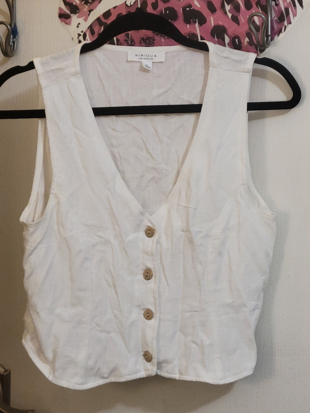 Kirious White Button-Front Cropped Vest Top